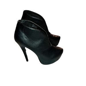 Brand New Without Original Packaging size 10 platform style booties
